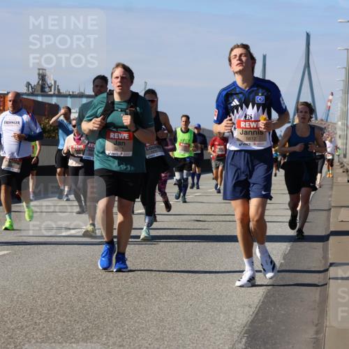 03.10.2025 - Köhlbrandbrückenlauf Strokosch-Dieckow http://msf.ph/oto/9163557 03.10.2025 13:03:05 Position 3 111, 5213, 5812 meine-sportfotos.de