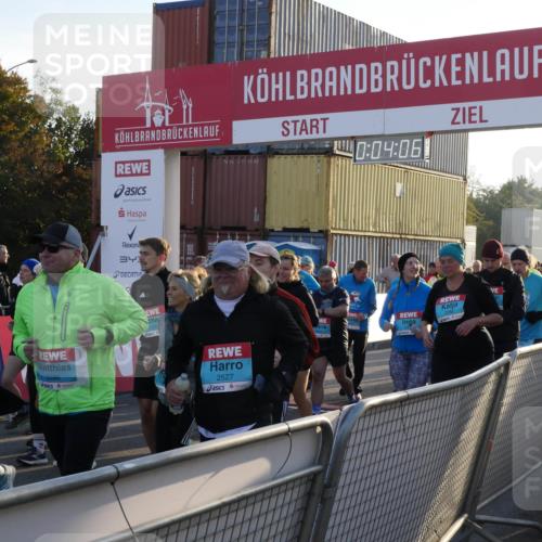 03.10.2025 - Köhlbrandbrückenlauf Matties Gatica Varas http://msf.ph/oto/9163558 03.10.2025 09:04:08 Ziel  meine-sportfotos.de