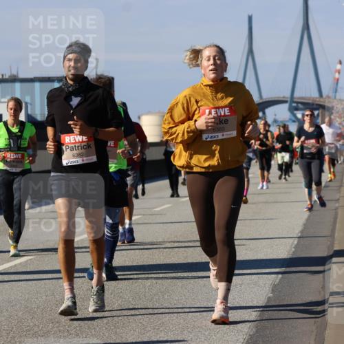 03.10.2025 - Köhlbrandbrückenlauf Strokosch-Dieckow http://msf.ph/oto/9163572 03.10.2025 13:03:10 Position 3 6382, 6383 meine-sportfotos.de