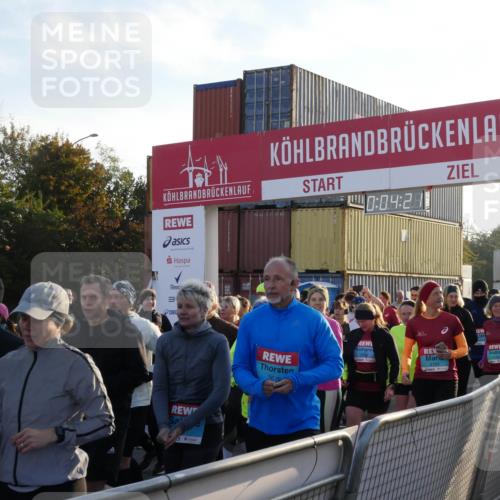 03.10.2025 - Köhlbrandbrückenlauf Matties Gatica Varas http://msf.ph/oto/9163612 03.10.2025 09:04:22 Ziel  meine-sportfotos.de