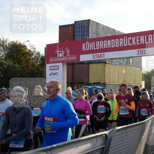 03.10.2025 - Köhlbrandbrückenlauf Matties Gatica Varas http://msf.ph/oto/9163615 03.10.2025 09:04:23 Ziel  meine-sportfotos.de