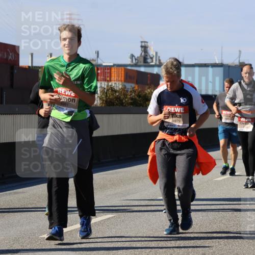 03.10.2025 - Köhlbrandbrückenlauf Strokosch-Dieckow http://msf.ph/oto/9163636 03.10.2025 13:03:35 Position 3 4981, 4979, 5501, 5377 meine-sportfotos.de