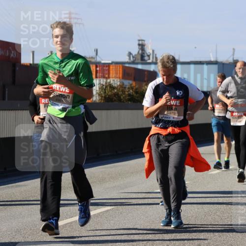 03.10.2025 - Köhlbrandbrückenlauf Strokosch-Dieckow http://msf.ph/oto/9163638 03.10.2025 13:03:35 Position 3 4981, 4979, 5377 meine-sportfotos.de