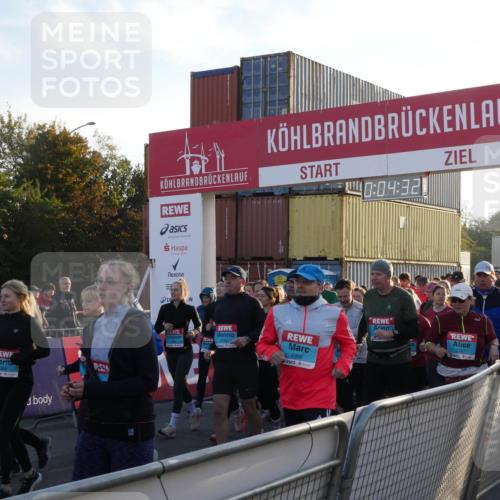 03.10.2025 - Köhlbrandbrückenlauf Matties Gatica Varas http://msf.ph/oto/9163656 03.10.2025 09:04:34 Ziel  meine-sportfotos.de