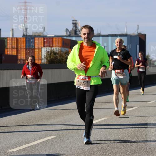 03.10.2025 - Köhlbrandbrückenlauf Strokosch-Dieckow http://msf.ph/oto/9163665 03.10.2025 13:03:51 Position 3 6475, 5397, 6186, 4481 meine-sportfotos.de