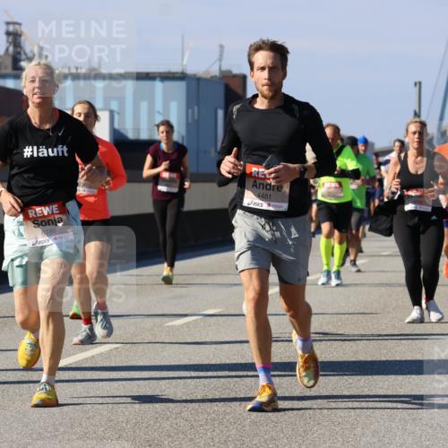 03.10.2025 - Köhlbrandbrückenlauf Strokosch-Dieckow http://msf.ph/oto/9163674 03.10.2025 13:03:53 Position 3 4481, 6186, 4482 meine-sportfotos.de