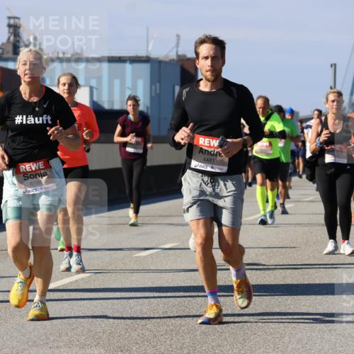 03.10.2025 - Köhlbrandbrückenlauf Strokosch-Dieckow http://msf.ph/oto/9163676 03.10.2025 13:03:53 Position 3 6186, 4481, 4482 meine-sportfotos.de