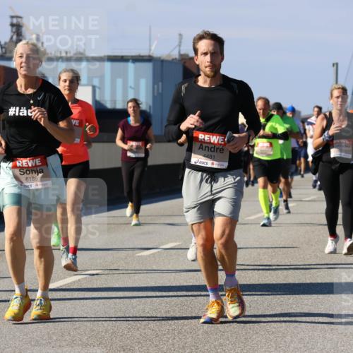 03.10.2025 - Köhlbrandbrückenlauf Strokosch-Dieckow http://msf.ph/oto/9163678 03.10.2025 13:03:53 Position 3 6186, 4481, 4482 meine-sportfotos.de