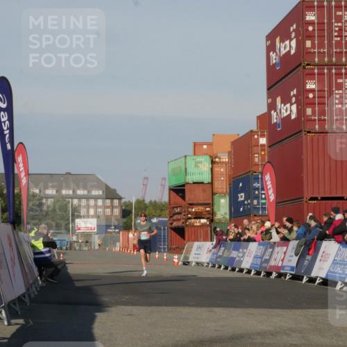 03.10.2025 - Köhlbrandbrückenlauf Matties Gatica Varas http://msf.ph/oto/9163705 03.10.2025 09:44:33 Ziel 1008 meine-sportfotos.de