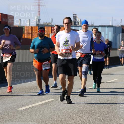 03.10.2025 - Köhlbrandbrückenlauf Strokosch-Dieckow http://msf.ph/oto/9163712 03.10.2025 13:04:05 Position 3 2017, 6532, 5924, 5631 meine-sportfotos.de