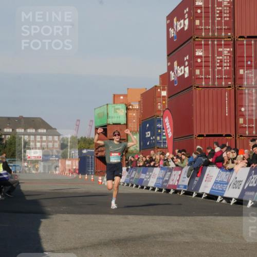 03.10.2025 - Köhlbrandbrückenlauf Matties Gatica Varas http://msf.ph/oto/9163721 03.10.2025 09:44:36 Ziel 1008 meine-sportfotos.de