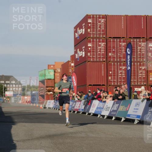 03.10.2025 - Köhlbrandbrückenlauf Matties Gatica Varas http://msf.ph/oto/9163722 03.10.2025 09:44:38 Ziel 1008 meine-sportfotos.de