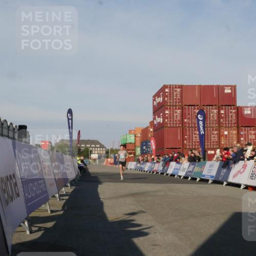 03.10.2025 - Köhlbrandbrückenlauf Matties Gatica Varas http://msf.ph/oto/9163753 03.10.2025 09:45:40 Ziel 3782 meine-sportfotos.de