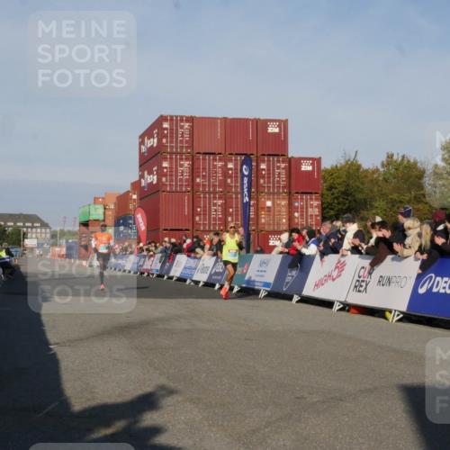 03.10.2025 - Köhlbrandbrückenlauf Matties Gatica Varas http://msf.ph/oto/9163782 03.10.2025 09:46:33 Ziel 3714, 3807 meine-sportfotos.de