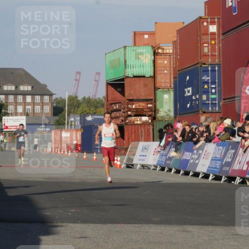 03.10.2025 - Köhlbrandbrückenlauf Matties Gatica Varas http://msf.ph/oto/9163801 03.10.2025 09:46:49 Ziel 1013 meine-sportfotos.de