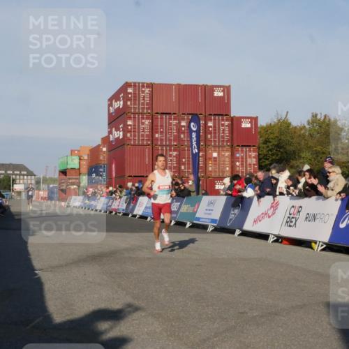 03.10.2025 - Köhlbrandbrückenlauf Matties Gatica Varas http://msf.ph/oto/9163818 03.10.2025 09:46:55 Ziel 1013, 3760 meine-sportfotos.de