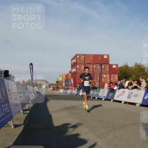 03.10.2025 - Köhlbrandbrückenlauf Matties Gatica Varas http://msf.ph/oto/9163840 03.10.2025 09:47:03 Ziel 3760 meine-sportfotos.de