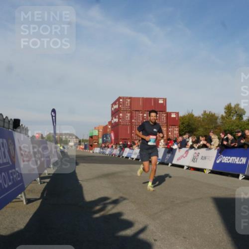 03.10.2025 - Köhlbrandbrückenlauf Matties Gatica Varas http://msf.ph/oto/9163842 03.10.2025 09:47:04 Ziel 3760 meine-sportfotos.de