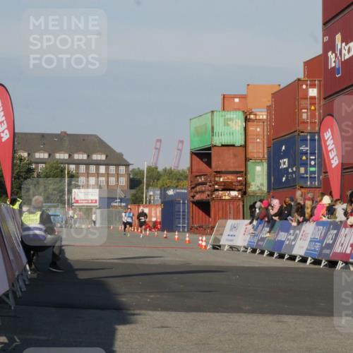 03.10.2025 - Köhlbrandbrückenlauf Matties Gatica Varas http://msf.ph/oto/9163849 03.10.2025 09:47:31 Ziel  meine-sportfotos.de