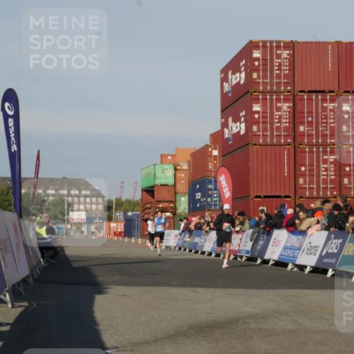 03.10.2025 - Köhlbrandbrückenlauf Matties Gatica Varas http://msf.ph/oto/9163859 03.10.2025 09:47:46 Ziel 1062, 3304, 3336 meine-sportfotos.de