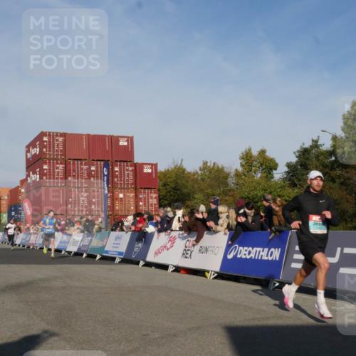 03.10.2025 - Köhlbrandbrückenlauf Matties Gatica Varas http://msf.ph/oto/9163876 03.10.2025 09:47:50 Ziel 1062, 3304, 3336 meine-sportfotos.de