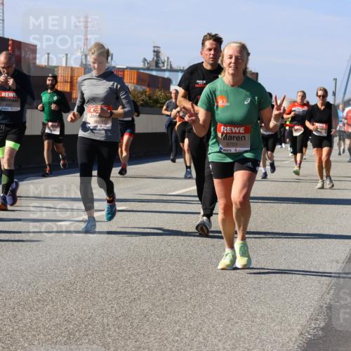 03.10.2025 - Köhlbrandbrückenlauf Strokosch-Dieckow http://msf.ph/oto/9163889 03.10.2025 13:05:13 Position 3 6209, 4603, 6701 meine-sportfotos.de