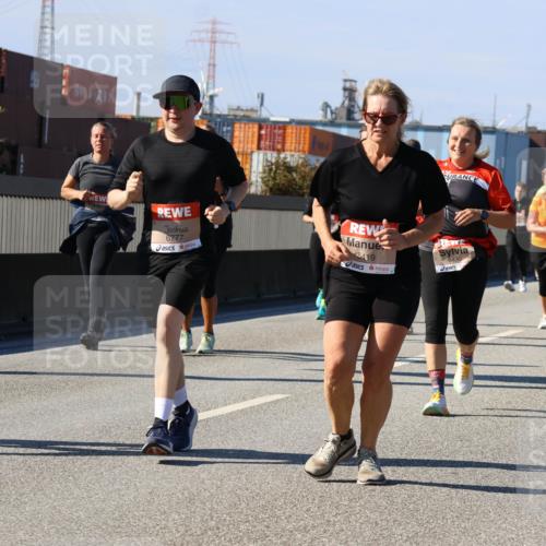 03.10.2025 - Köhlbrandbrückenlauf Strokosch-Dieckow http://msf.ph/oto/9163901 03.10.2025 13:05:17 Position 3 6777, 5419, 6430, 5004 meine-sportfotos.de
