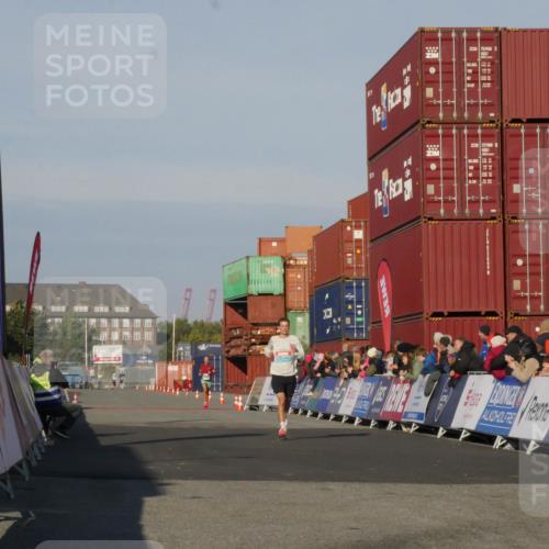 03.10.2025 - Köhlbrandbrückenlauf Matties Gatica Varas http://msf.ph/oto/9163904 03.10.2025 09:48:12 Ziel 3209 meine-sportfotos.de