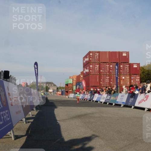 03.10.2025 - Köhlbrandbrückenlauf Matties Gatica Varas http://msf.ph/oto/9163925 03.10.2025 09:48:22 Ziel 2968 meine-sportfotos.de