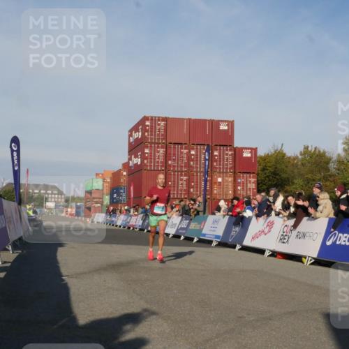 03.10.2025 - Köhlbrandbrückenlauf Matties Gatica Varas http://msf.ph/oto/9163939 03.10.2025 09:48:25 Ziel 2968 meine-sportfotos.de