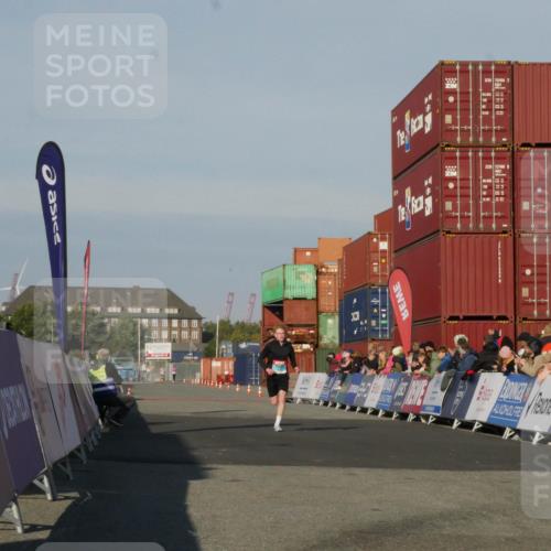 03.10.2025 - Köhlbrandbrückenlauf Matties Gatica Varas http://msf.ph/oto/9163950 03.10.2025 09:48:48 Ziel 3127 meine-sportfotos.de