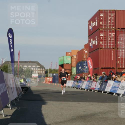 03.10.2025 - Köhlbrandbrückenlauf Matties Gatica Varas http://msf.ph/oto/9163951 03.10.2025 09:48:49 Ziel 3127 meine-sportfotos.de