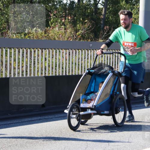 03.10.2025 - Köhlbrandbrückenlauf Strokosch-Dieckow http://msf.ph/oto/9163952 03.10.2025 13:05:36 Position 3 880 meine-sportfotos.de