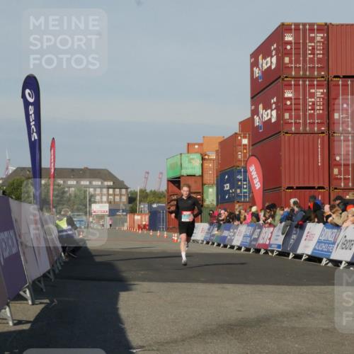 03.10.2025 - Köhlbrandbrückenlauf Matties Gatica Varas http://msf.ph/oto/9163953 03.10.2025 09:48:49 Ziel 3127 meine-sportfotos.de