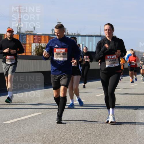 03.10.2025 - Köhlbrandbrückenlauf Strokosch-Dieckow http://msf.ph/oto/9163971 03.10.2025 13:05:51 Position 3 4204, 5291 meine-sportfotos.de