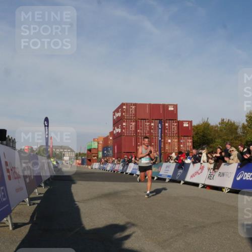 03.10.2025 - Köhlbrandbrückenlauf Matties Gatica Varas http://msf.ph/oto/9163990 03.10.2025 09:49:32 Ziel 1022, 3203 meine-sportfotos.de