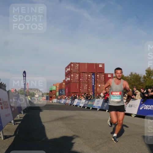 03.10.2025 - Köhlbrandbrückenlauf Matties Gatica Varas http://msf.ph/oto/9163996 03.10.2025 09:49:33 Ziel 1022, 3203 meine-sportfotos.de