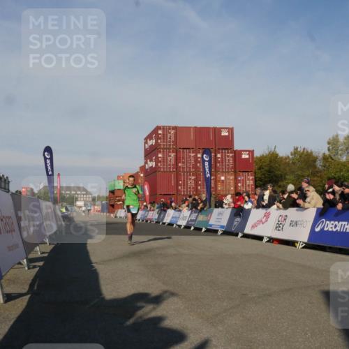 03.10.2025 - Köhlbrandbrückenlauf Matties Gatica Varas http://msf.ph/oto/9164005 03.10.2025 09:49:44 Ziel 2700 meine-sportfotos.de