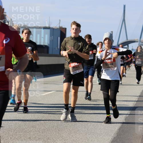 03.10.2025 - Köhlbrandbrückenlauf Strokosch-Dieckow http://msf.ph/oto/9164011 03.10.2025 13:06:06 Position 3 5389, 5056, 4945 meine-sportfotos.de