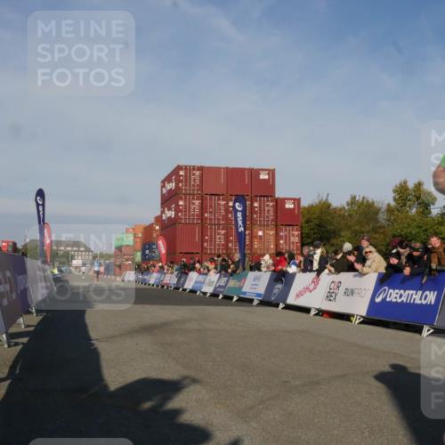 03.10.2025 - Köhlbrandbrückenlauf Matties Gatica Varas http://msf.ph/oto/9164014 03.10.2025 09:49:46 Ziel 1041, 2700 meine-sportfotos.de