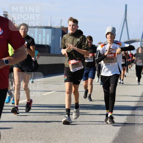 03.10.2025 - Köhlbrandbrückenlauf Strokosch-Dieckow http://msf.ph/oto/9164015 03.10.2025 13:06:06 Position 3 5389, 5056, 4945 meine-sportfotos.de