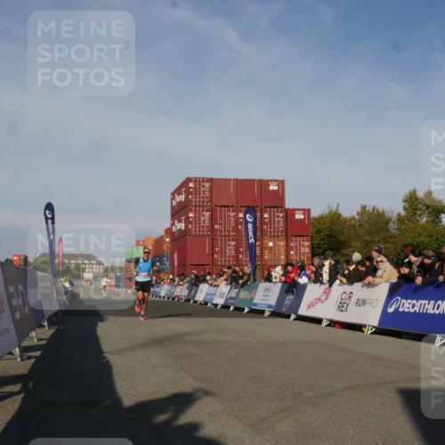 03.10.2025 - Köhlbrandbrückenlauf Matties Gatica Varas http://msf.ph/oto/9164017 03.10.2025 09:49:53 Ziel 1041 meine-sportfotos.de
