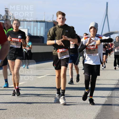 03.10.2025 - Köhlbrandbrückenlauf Strokosch-Dieckow http://msf.ph/oto/9164023 03.10.2025 13:06:06 Position 3 389, 4477, 5056, 4945 meine-sportfotos.de