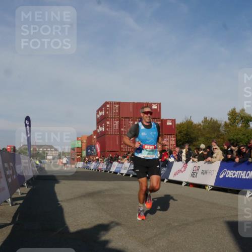 03.10.2025 - Köhlbrandbrückenlauf Matties Gatica Varas http://msf.ph/oto/9164026 03.10.2025 09:49:55 Ziel 1041, 2176 meine-sportfotos.de