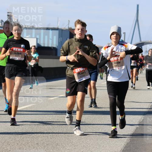 03.10.2025 - Köhlbrandbrückenlauf Strokosch-Dieckow http://msf.ph/oto/9164030 03.10.2025 13:06:06 Position 3 4477, 5056, 4945 meine-sportfotos.de