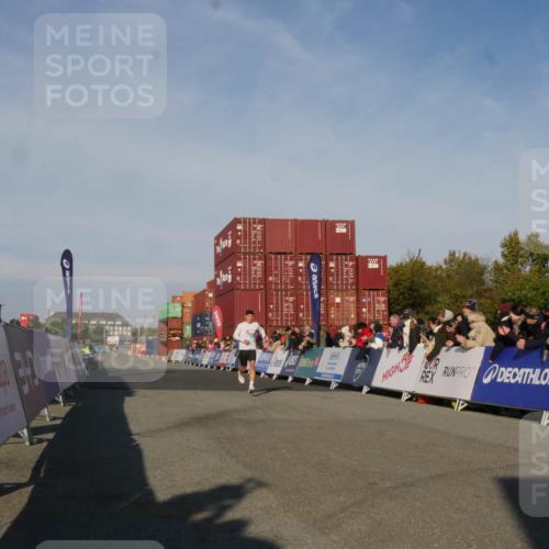 03.10.2025 - Köhlbrandbrückenlauf Matties Gatica Varas http://msf.ph/oto/9164033 03.10.2025 09:50:02 Ziel 2176 meine-sportfotos.de