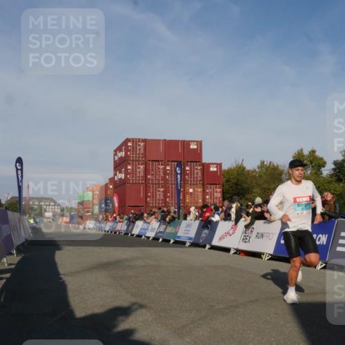 03.10.2025 - Köhlbrandbrückenlauf Matties Gatica Varas http://msf.ph/oto/9164042 03.10.2025 09:50:04 Ziel 2176 meine-sportfotos.de