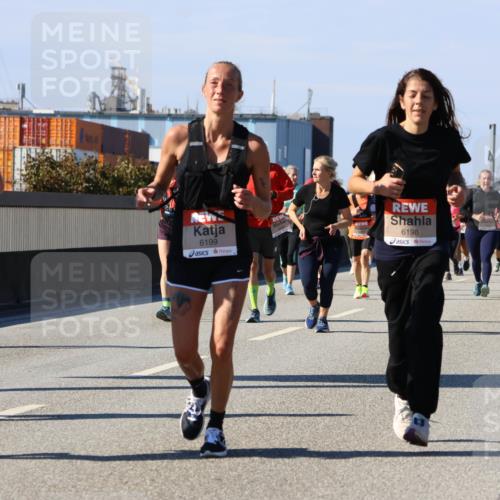 03.10.2025 - Köhlbrandbrückenlauf Strokosch-Dieckow http://msf.ph/oto/9164045 03.10.2025 13:06:15 Position 3 6394, 6199, 6198 meine-sportfotos.de
