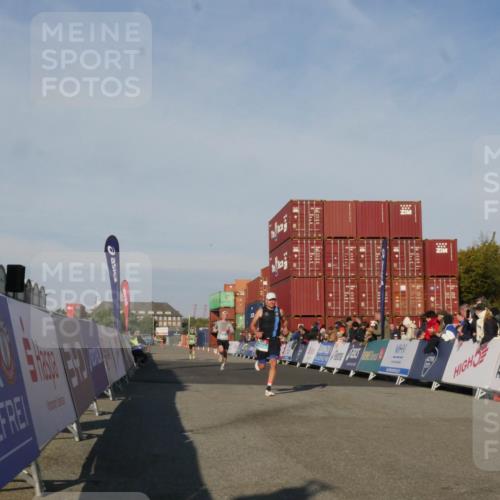 03.10.2025 - Köhlbrandbrückenlauf Matties Gatica Varas http://msf.ph/oto/9164054 03.10.2025 09:50:25 Ziel 1174, 2702, 3463 meine-sportfotos.de