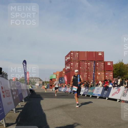03.10.2025 - Köhlbrandbrückenlauf Matties Gatica Varas http://msf.ph/oto/9164058 03.10.2025 09:50:26 Ziel 1174, 2702, 3463 meine-sportfotos.de